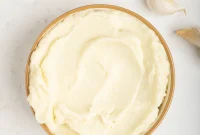Fluffy 5-Ingredient Garlic Toum