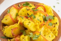 Zesty Garlic Steamed Yuca