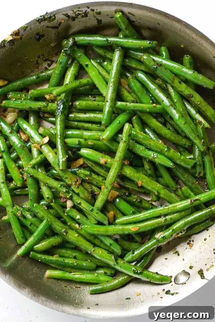 Zesty Moroccan Green Beans 4 A frying pan of Moroccan balsamic green beans, ready to be served.