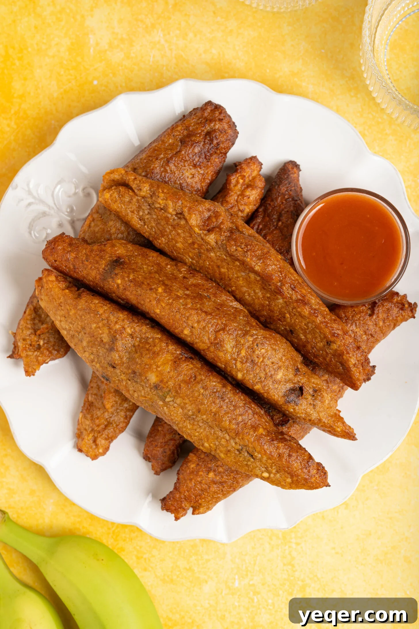 Homemade Alcapurrias: A Taste of Puerto Rico 2 A vibrant plate of golden-brown Alcapurrias, Puerto Rican fritters, ready to be enjoyed.