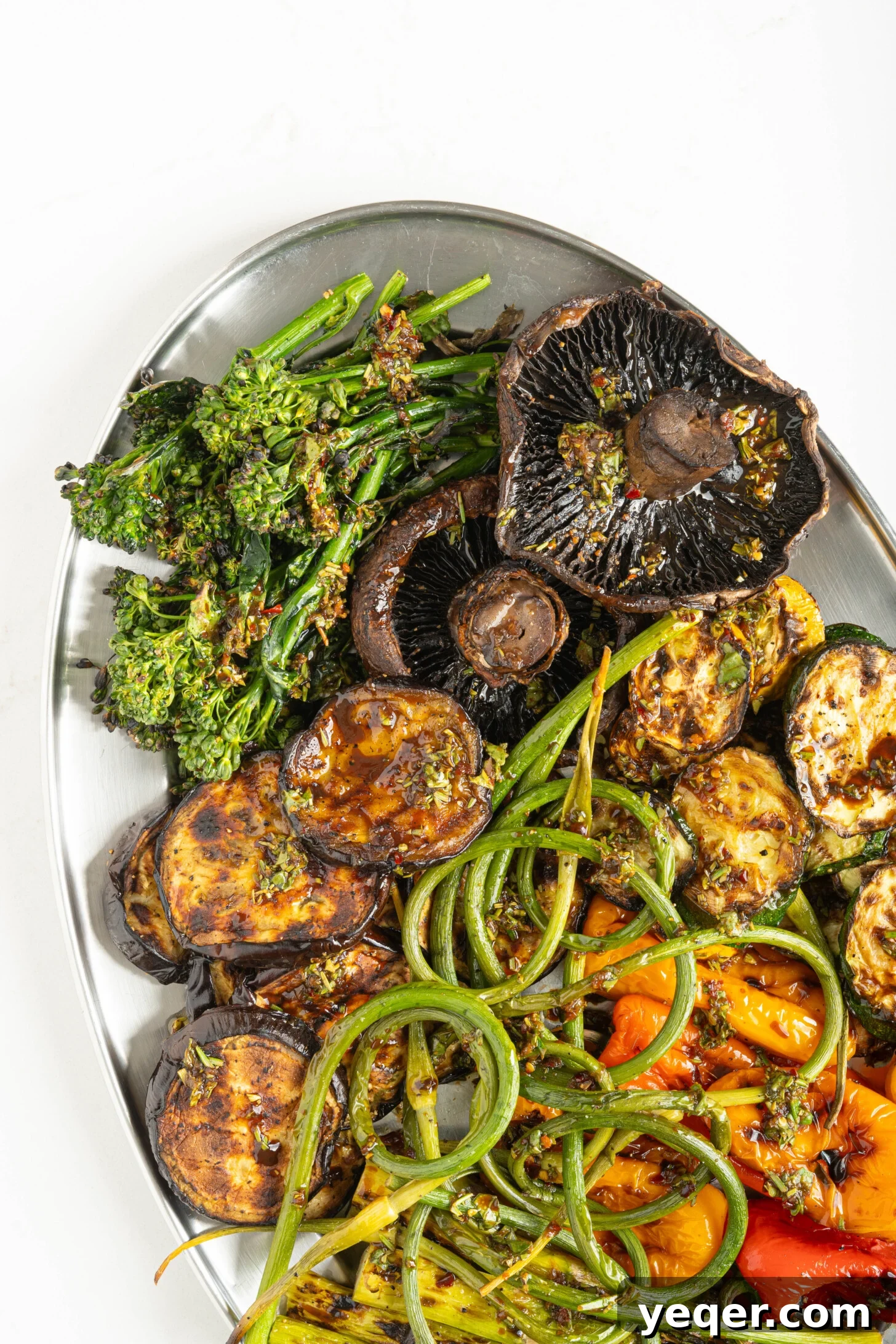 Effortless Grilled Vegetables: 3-Ingredient Marinade 2 A vibrant platter of perfectly grilled assorted vegetables, glistening with a light dressing and ready to be served as a healthy side dish.