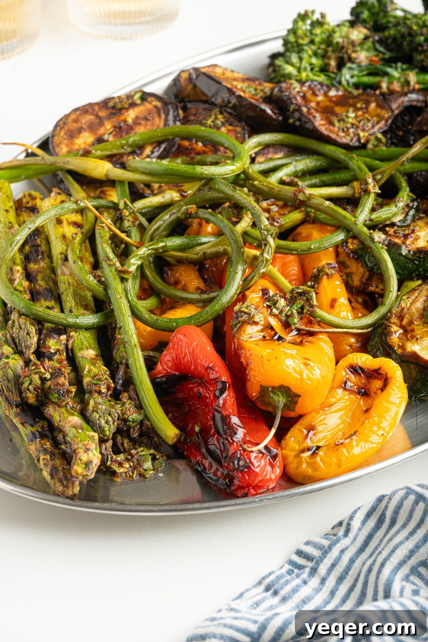 Effortless Grilled Vegetables: 3-Ingredient Marinade 15 A beautifully arranged platter of freshly grilled assorted vegetables, garnished with herbs and ready to be served.