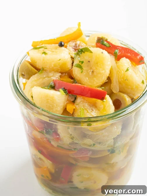 a bowl of guineos en escabeche