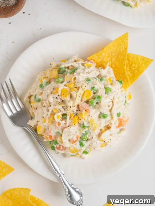 A plate of ensalada de pollo, a vibrant Mexican chicken salad.