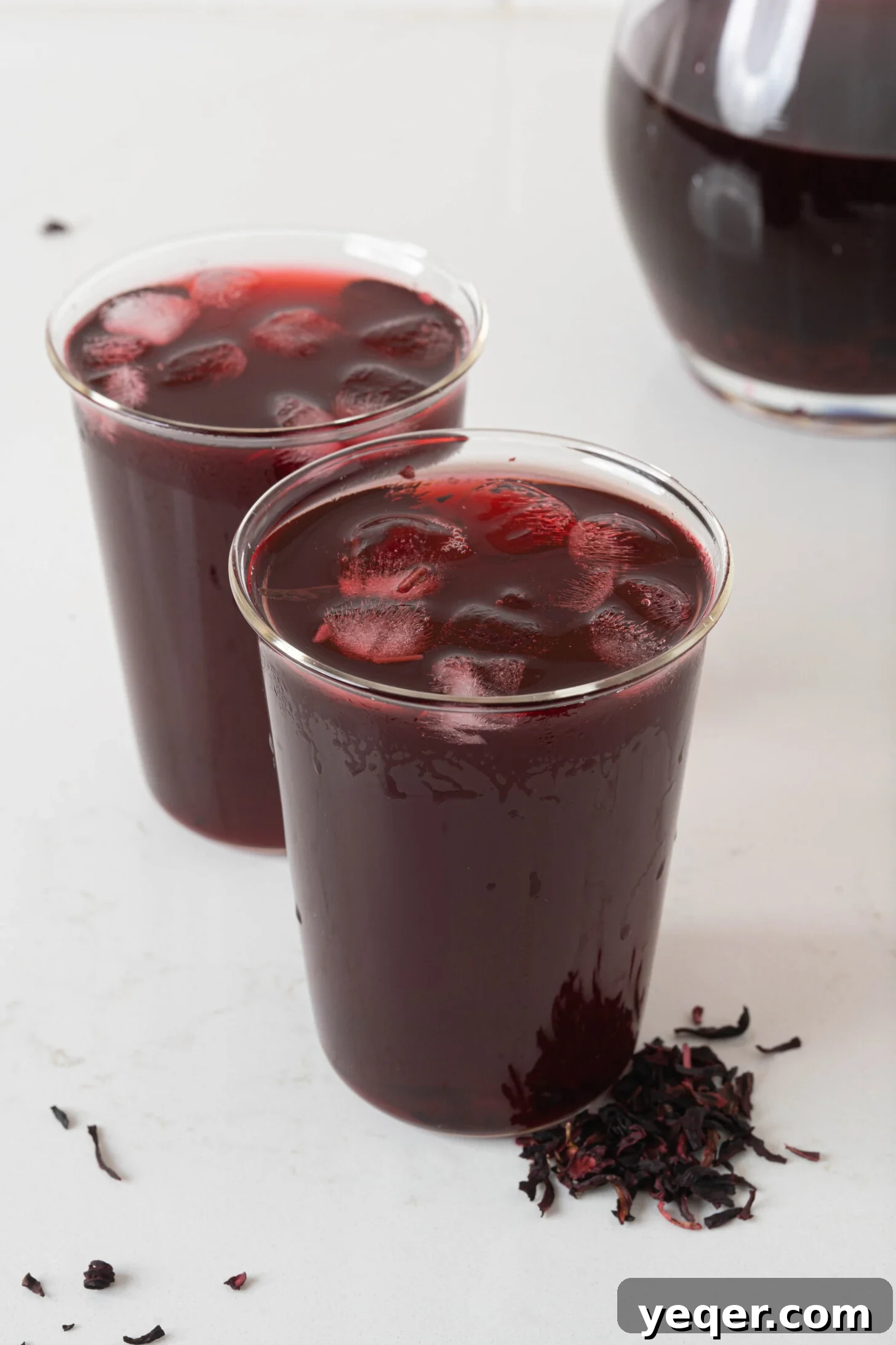 Glasses of agua de jamaica.