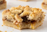 Buttery Fig Crumble Bars with Fresh Figs